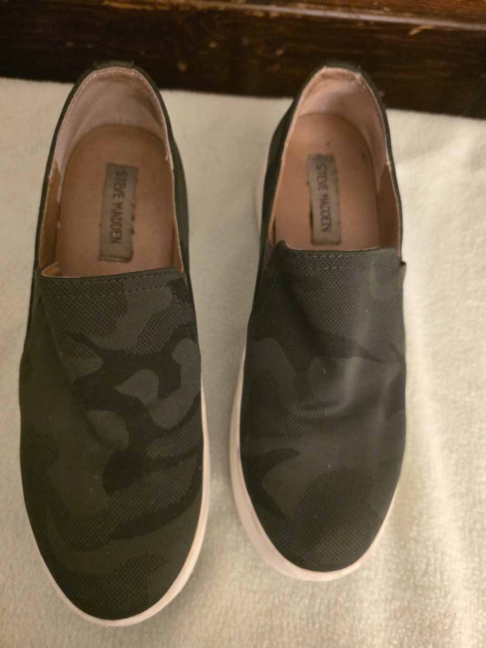 Steve Madden Womens Black Camo Slip-On Sneakers 8.5